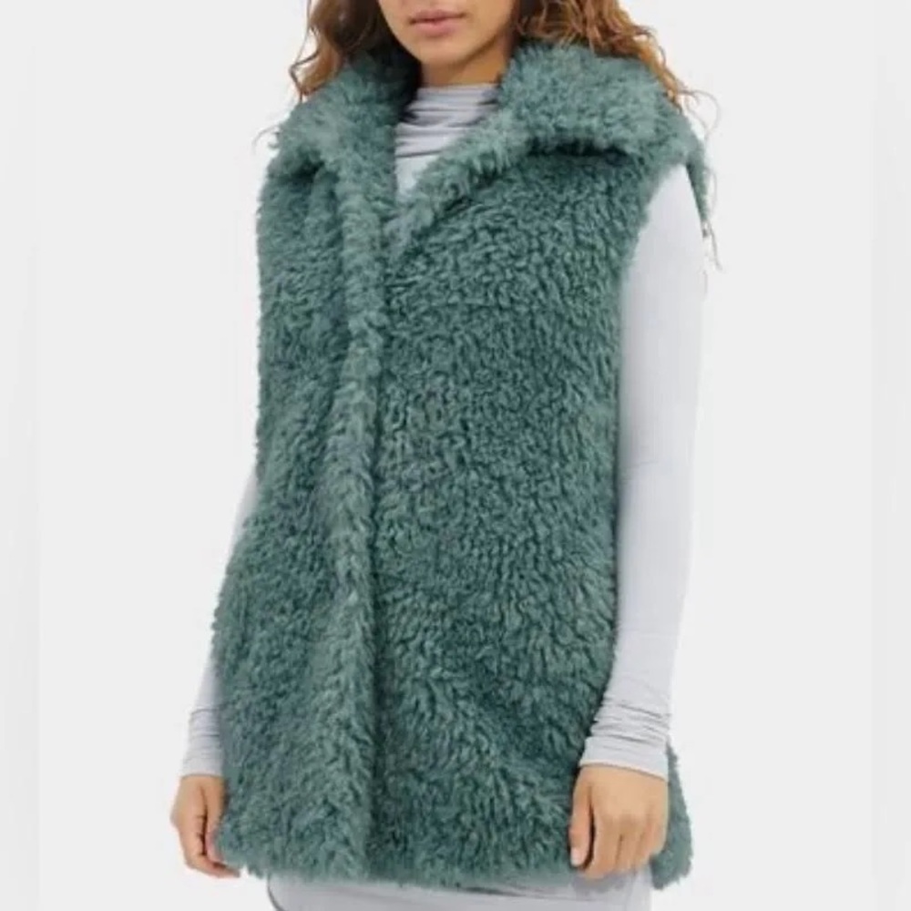 NEW WITH TAGS UGG Women's Tammie Faux Fur Vest Size Small Color: Aloe Vera